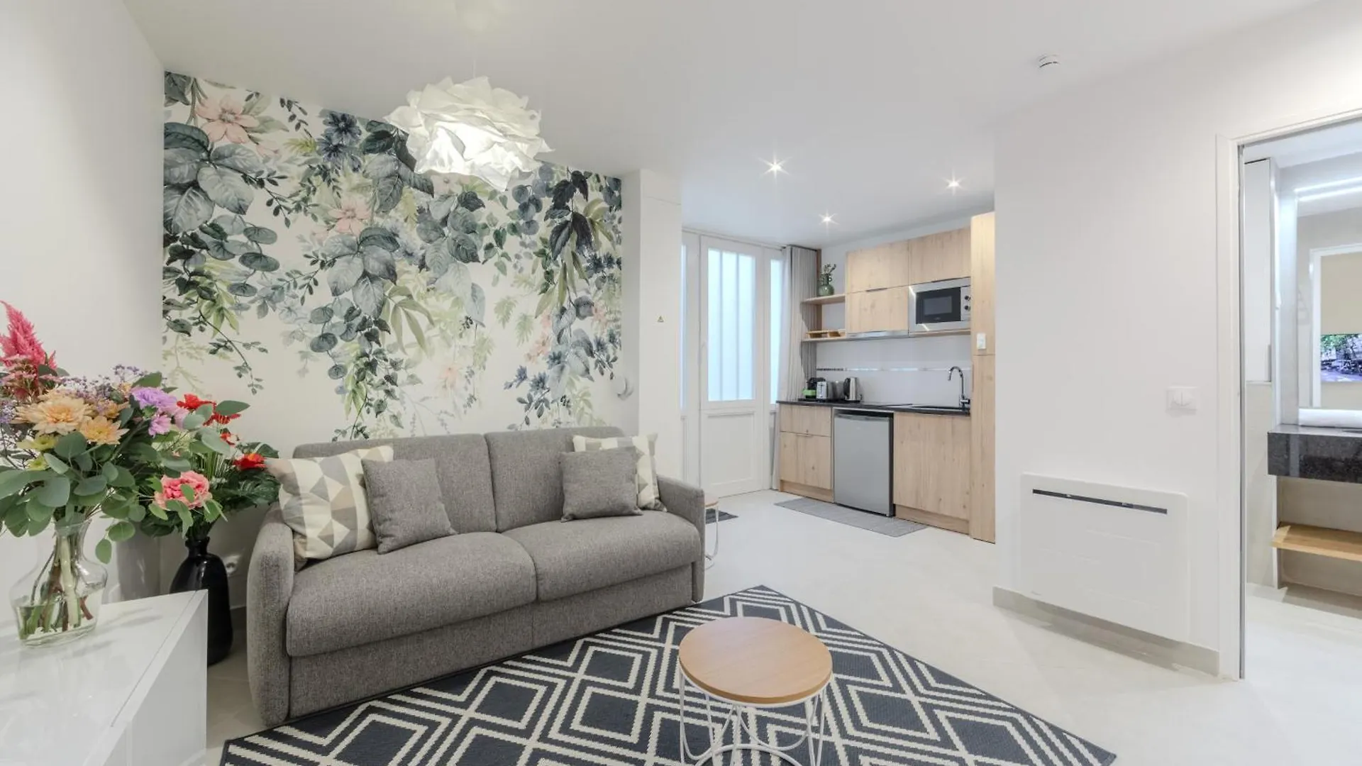 Apartment Jardin Saint Honore Paris